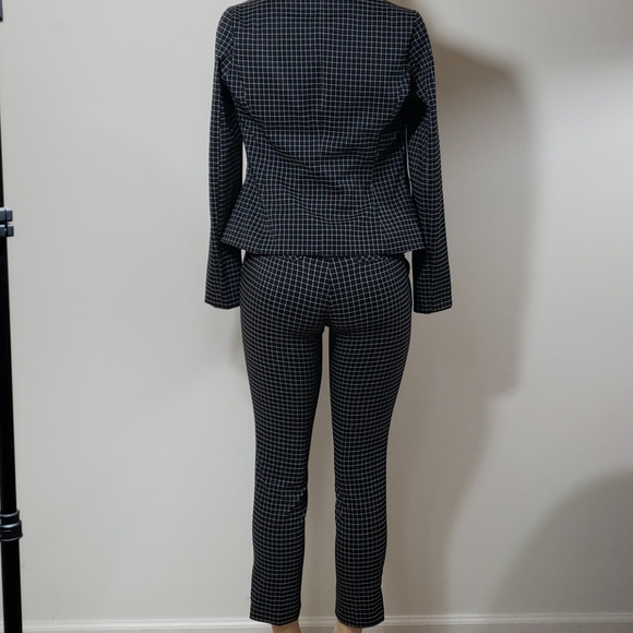 Suit - Picture 4 of 9
